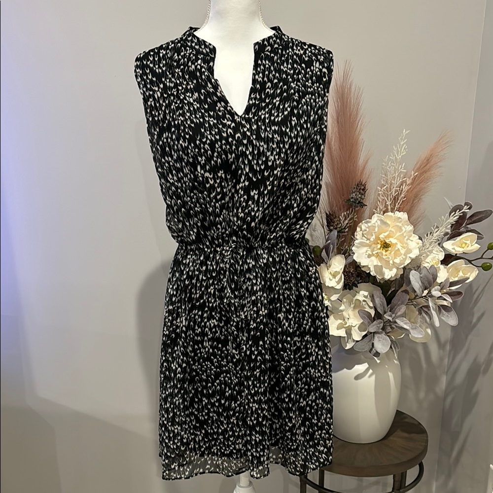 Elegant Black, White and Teal Patterned Dress